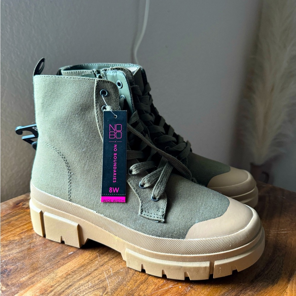 Combat boots